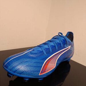 Descubre los pupos Puma Ultra Match en azul, diseñados para máxima velocidad y aceleración explosiva. Compra 100% original en Ecuador con envíos a todo el país.
